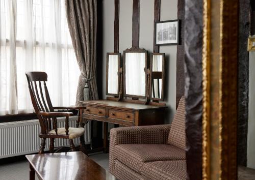 Bull Hotel by Greene King Inns - image 9