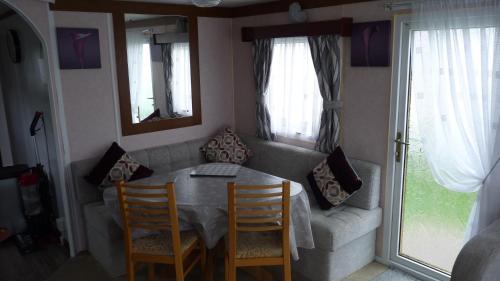 L&g caravan hire 6 BERTH CORAL BEACH LAURA FAMILYS ONLY AND LEAD PERSON MUST BE OVER 30 in Ingoldmells