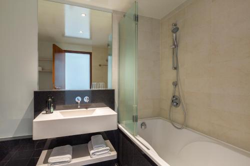 room detail thumbnail 2