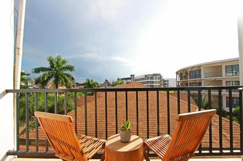 Deluxe Balcony image 6