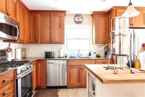 Relaxing Hudson Valley Getaway- 4BR Sauna 15 acres in Стон Рідж