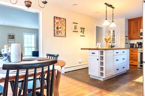 Relaxing Hudson Valley Getaway- 4BR Sauna 15 acres in Стон Рідж