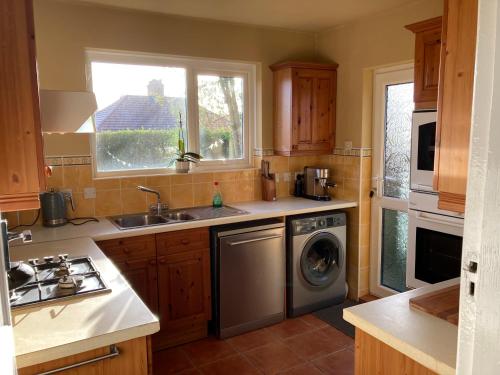 кухня, Cosy at Cumberland - Two bedroom house - superking and double in Dundonald