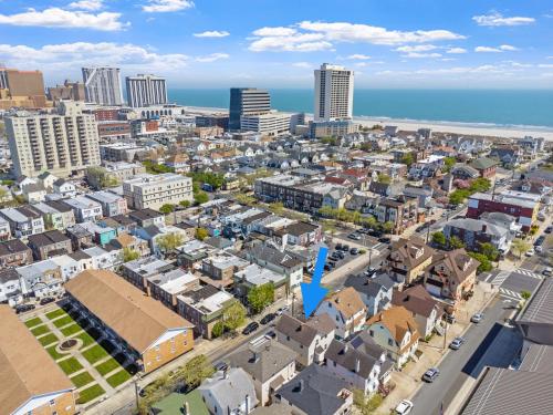 Beautifully Renovated 6BR 2BA 2 Blocks to Beach Beautifully Renovated 6BR 2BA 2 Blocks to Beach