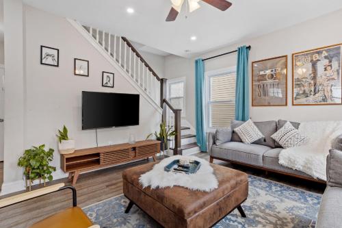 Beautifully Renovated 6BR 2BA 2 Blocks to Beach Beautifully Renovated 6BR 2BA 2 Blocks to Beach