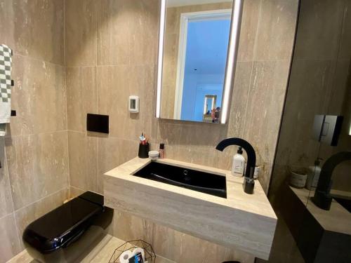 Entertainers penthouse with 5 bedrooms pool & spa