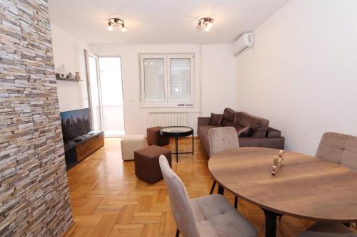 Lux Apartment Rose 2 60m2 in Kragujevac