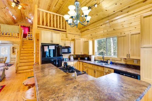 Hike, Unwind and Bring Your Pet Deadwood Cabin!, Deadwood (foto 8)