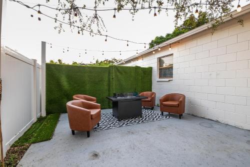 Spacious 3-BR Home with Patio, Firepit & BBQ! in Largo, USA
