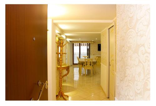 Lux & Comfort, Neapel