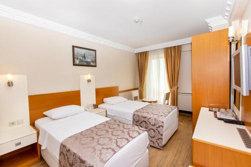Standard Double or Twin Room image 10