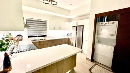 Konyha, All-New Zen Apartment with TreeTops and Ocean Views ! in La Ceiba