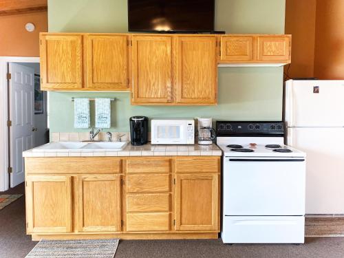 Riverview Cozy Home by the River in Klamath