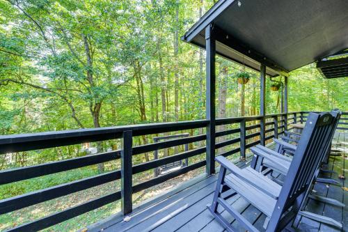 Modern Waynesville Cabin about 9 Mi to Lake Junaluska! in Jonathan Creek