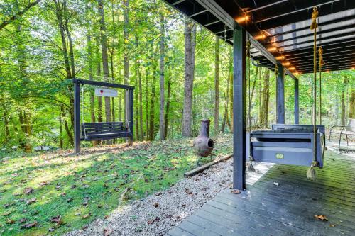 Modern Waynesville Cabin about 9 Mi to Lake Junaluska! in Jonathan Creek