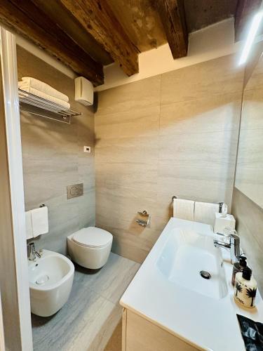 One-Bedroom Apartment image 7