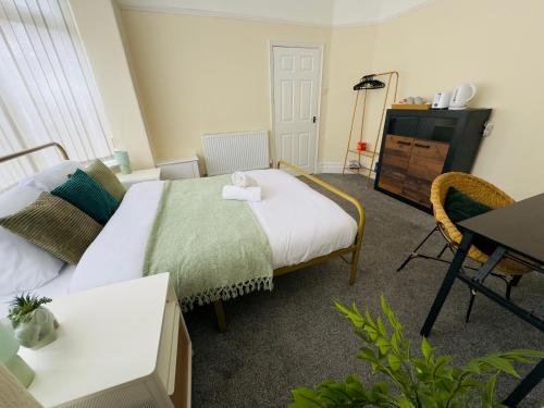 Double bedroom near city center Manchester, Manchester (photo 7)