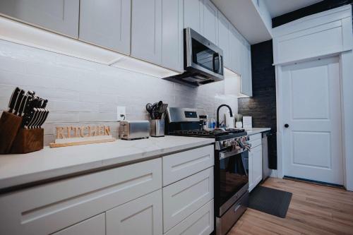 Soulard 4 Bedroom Retreat Near Downtown with Patio and Parking near Anheuser-Busch Sörfőzde