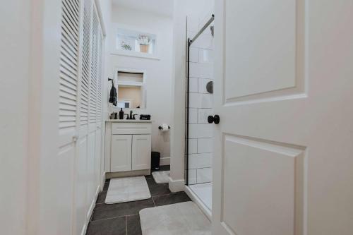 Soulard 4 Bedroom Retreat Near Downtown with Patio and Parking near Anheuser-Busch Sörfőzde