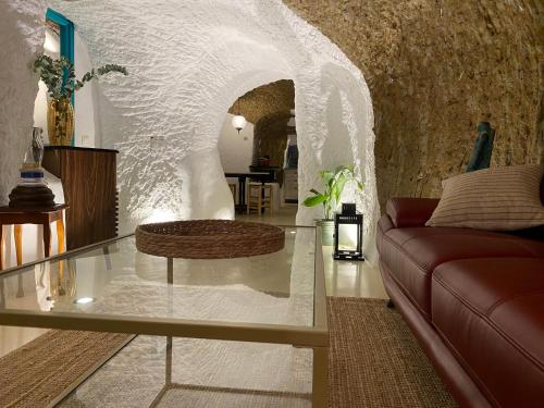 Létesítmények, Cuevas Oro y Arcilla in Guadix