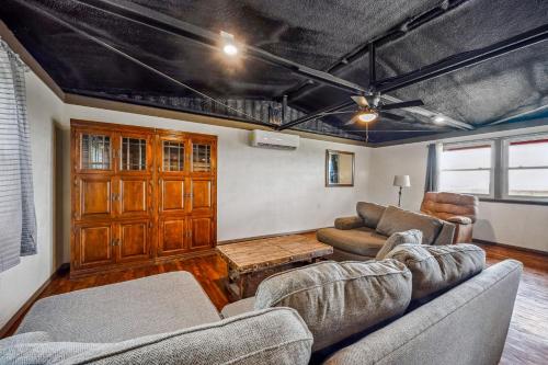 Cedar Point Cabins-Entire Campus in Stephenville, USA