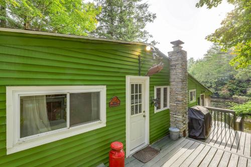 Rustic Waterfront Cottage with Fire Pit and Kayaks in Brattleboro (VT)
