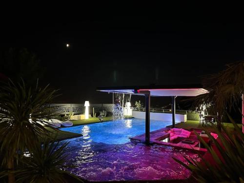 Fabuleuse villa Marseille -7 chambres -14 pers avec grande piscine 2 jacuzzis, Marseille (photo 9)