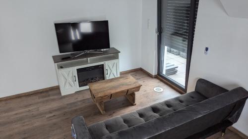 2 twin beds, 1 sofa bed