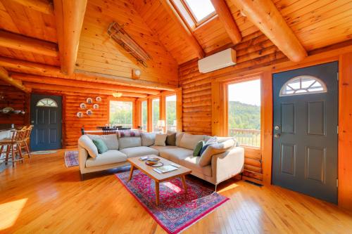 Ludlow Cabin 3 Mi to Dtwn, Deck and Mountain Views in Ludlow, USA