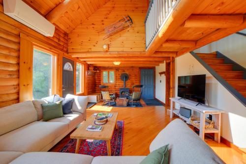 Ludlow Cabin 3 Mi to Dtwn, Deck and Mountain Views in Ludlow, USA
