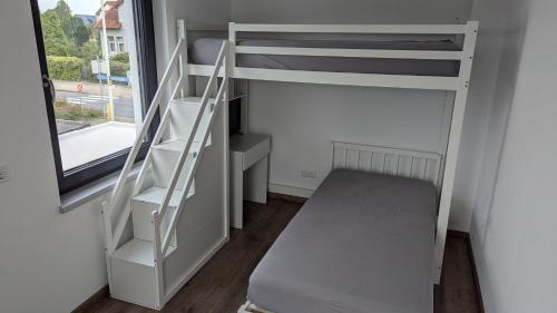 2 bedrooms, 5 beds