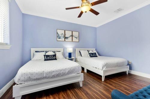 3-story 4 Bedroom Home with Pool Table, 6 minutes to the Ocean in Fort Lauderdale, USA