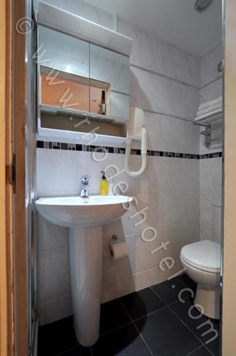 Rhodes Hotel - image 8