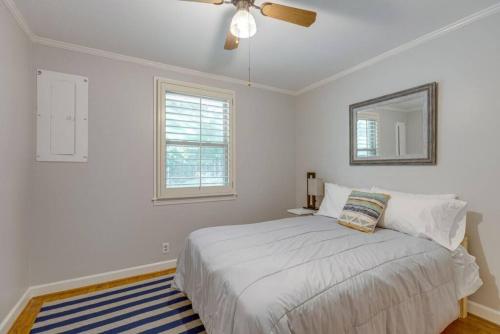 Figuers Bungalow 2 bd 1 bath central location in Franklin, USA