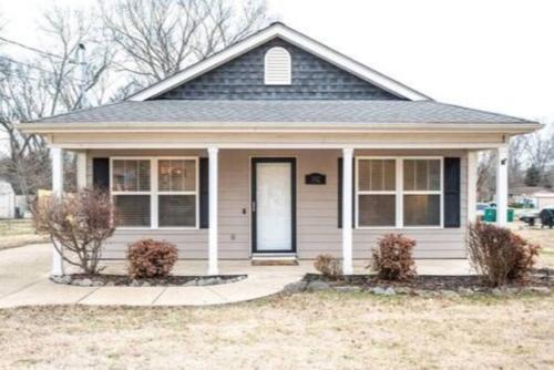 Walnut St, Charming, 3bed, 2bath in Spring Hill, USA