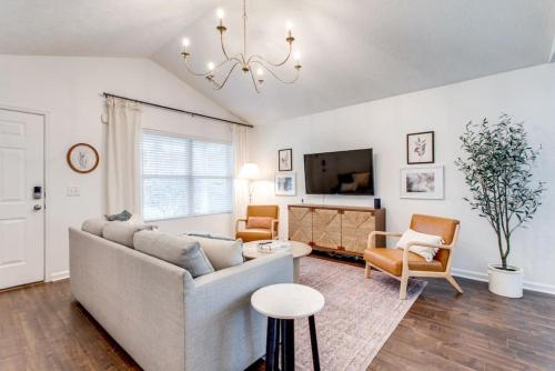 Walnut St, Charming, 3bed, 2bath in Spring Hill, USA