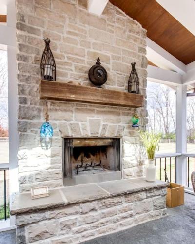 Birdsong Retreat Hot Tub Grill Fire Pit in Franklin, USA