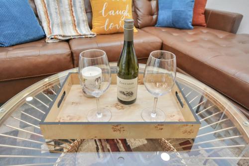 Family Fun Oasis Pool Hot Tub and Play Area Family Fun Oasis Pool Hot Tub and Play Area