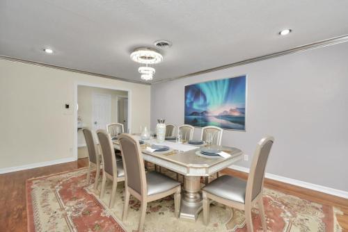 Family Fun Oasis Pool Hot Tub and Play Area Family Fun Oasis Pool Hot Tub and Play Area