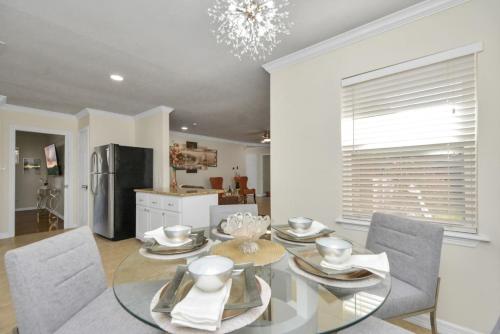 Family Fun Oasis Pool Hot Tub and Play Area Family Fun Oasis Pool Hot Tub and Play Area