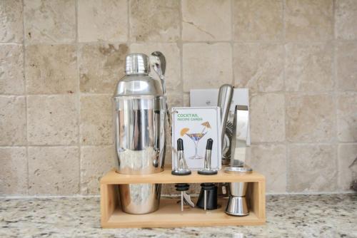 Family Fun Oasis Pool Hot Tub and Play Area Family Fun Oasis Pool Hot Tub and Play Area