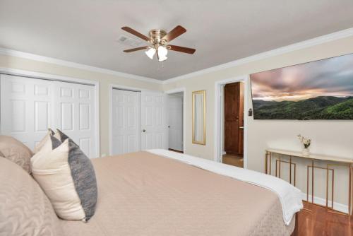 Family Fun Oasis Pool Hot Tub and Play Area Family Fun Oasis Pool Hot Tub and Play Area