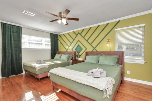 Family Fun Oasis Pool Hot Tub and Play Area Family Fun Oasis Pool Hot Tub and Play Area