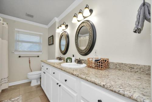 Family Fun Oasis Pool Hot Tub and Play Area Family Fun Oasis Pool Hot Tub and Play Area