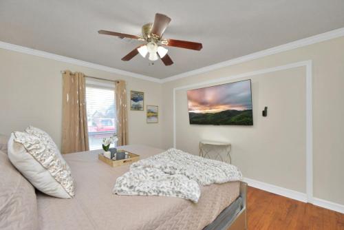 Family Fun Oasis Pool Hot Tub and Play Area Family Fun Oasis Pool Hot Tub and Play Area