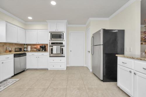 Family Fun Oasis Pool Hot Tub and Play Area Family Fun Oasis Pool Hot Tub and Play Area