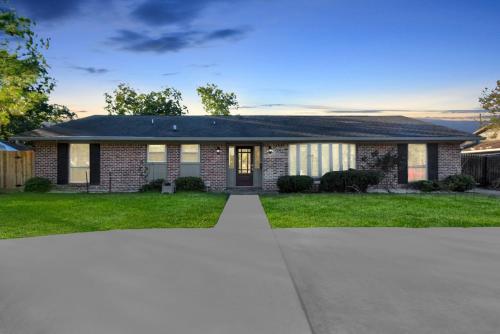 Family Fun Oasis Pool Hot Tub and Play Area Family Fun Oasis Pool Hot Tub and Play Area