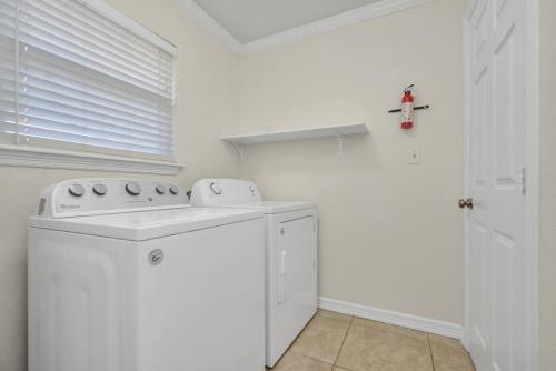 Family Fun Oasis Pool Hot Tub and Play Area Family Fun Oasis Pool Hot Tub and Play Area