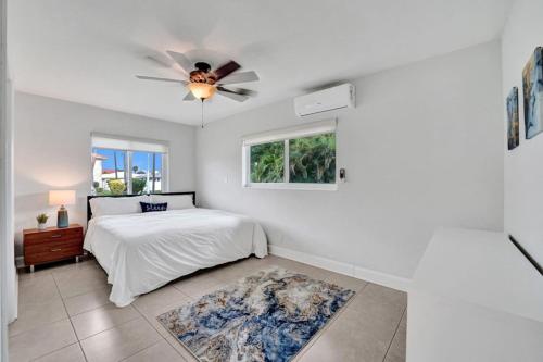Modern Villa with Pool Grill Near Beach and Downtown in Lighthouse Point, USA
