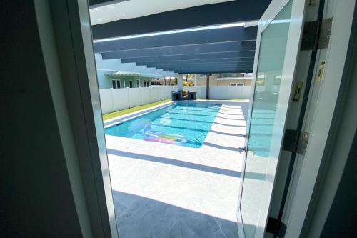 Modern Villa with Pool Grill Near Beach and Downtown in Lighthouse Point, USA